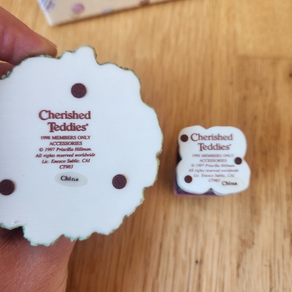 Cherished Teddies "Mailbox, Lamppost, and Water Fountain - Picture 5 of 6